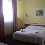 Klaudija Трогір