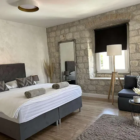 Klaudija 4* Трогір