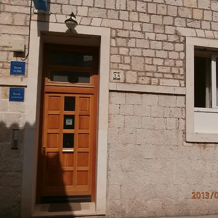 Klaudija Трогір