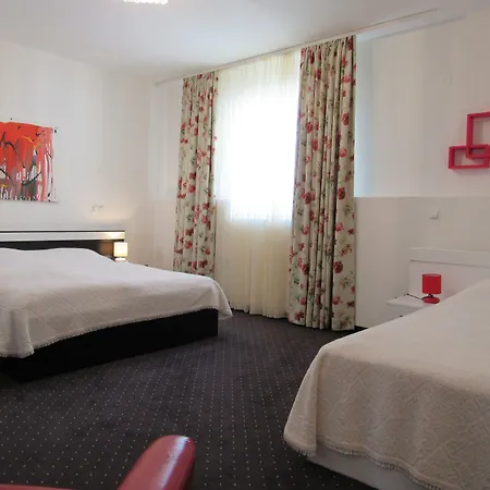 Klaudija Gasthuis Trogir