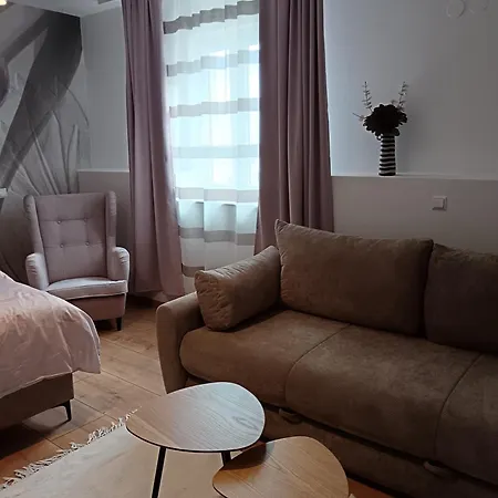 Klaudija 特罗吉尔