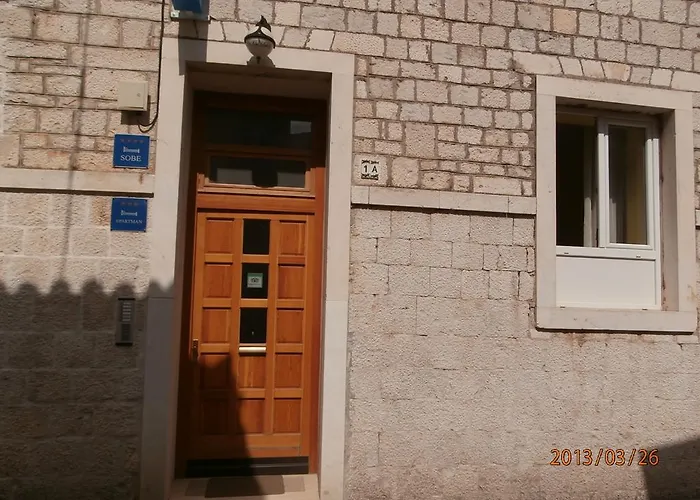 Klaudija 特罗吉尔